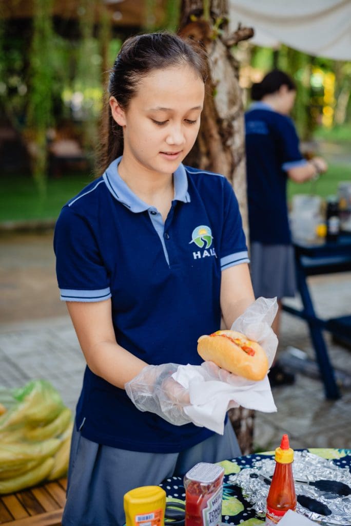 Học sinh lớp Year 9 trường Quốc tế Hội An thực hành thương mại